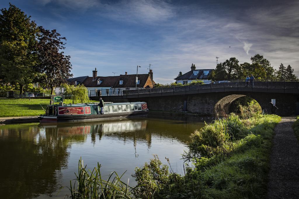 The Three Swans Hotel, Hungerford, Berkshire Exterior photo